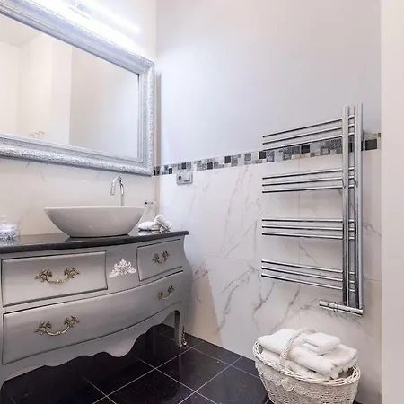 Arch Iii At Wenceslas Apartamento *